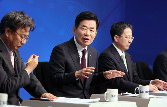 김진표 국회의장이 16일 오전 서울 양천구 목동 방송회관에서 진행된 한국방송기자클럽 초청 토론회에서 발언하고 있다.<국회사무처 제공 사진>